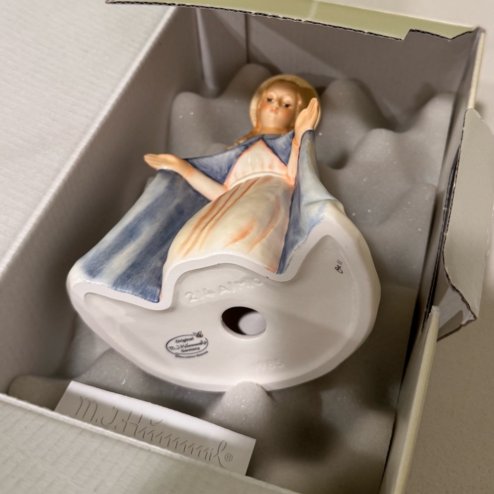 M.I. Hummel - Nativity - Mary (Includes Box) - Picture 7 of 10